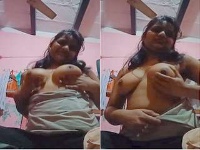 Sexy Desi Girl Shows Her Boobs