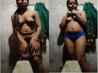 Desi Girl Shows her boobs and Pussy