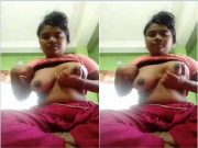 Hot Bangla Mall Shows Her Boobs