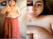 Sexy Desi Girl Shows Her Boobs