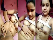 Desi Girl Shows Her Boobs and Pussy