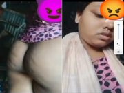 Desi Vlg Bhabhi Shows Her Ass